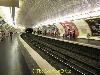 openbaar vervoer metro halte ondergronds tegels 