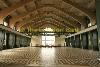 Industrial Hall mit wooden ceiling