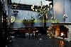 Wohnzimmer space mit fireplace und piano