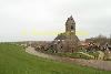 Church mit Straße dike und Friedhof
