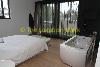 Schlafzimmer mit Badewanne