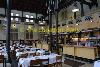klassischal gro&szlig;es restaurant in industrial building