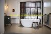 Badezimmer mit einzelne Badewanne