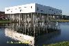 Moderne Alluminum building on stelts modern architecture