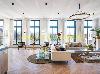 geräumige Wohnzimmer