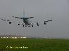 Flughafen With runway und air traffic control Tower