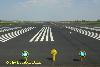 Flughafen With runway und air traffic control Tower