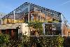 Huis met veel glas