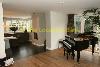 Wohnzimmer mit piano